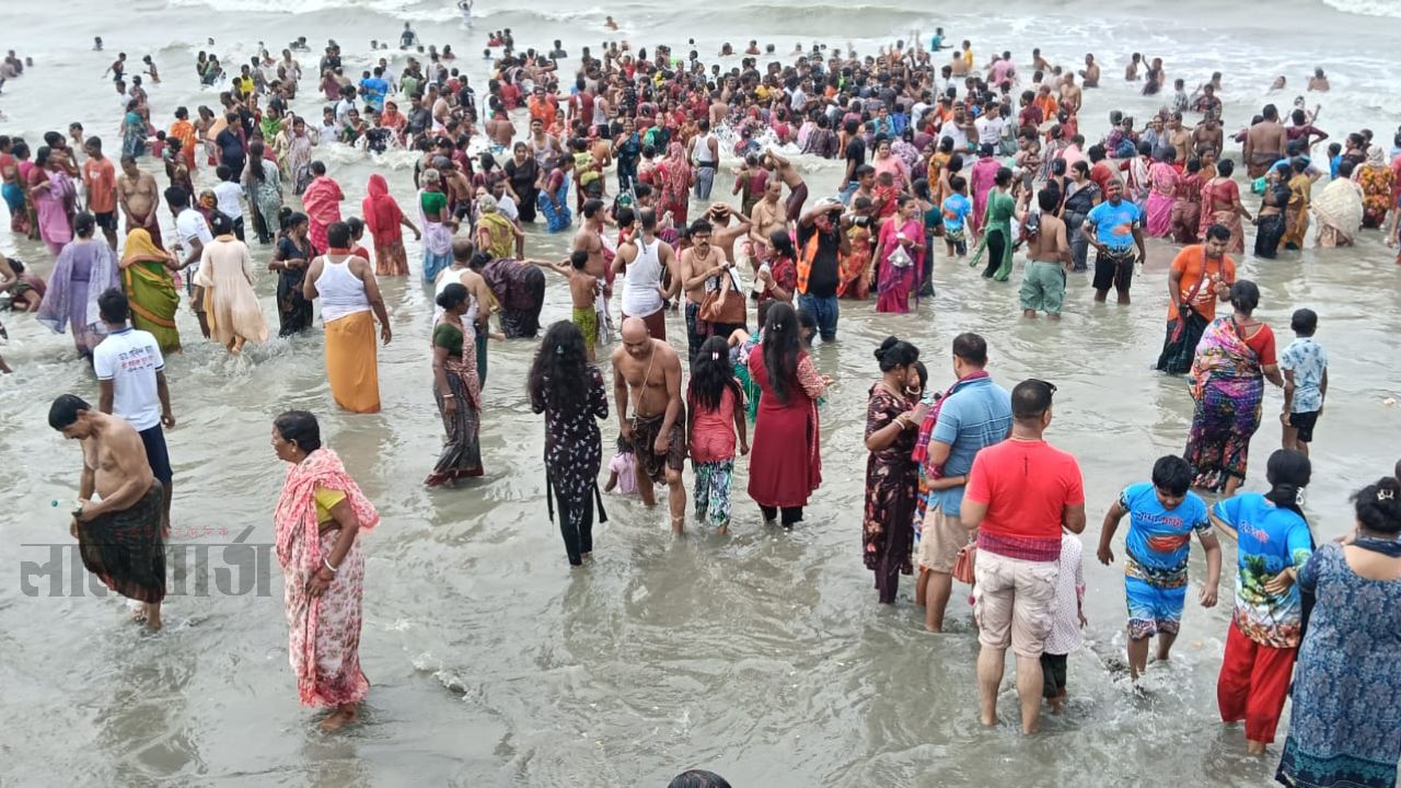 অক্ষয় তৃতীয়ায় কুয়াকাটা সৈকতে গঙ্গাস্নান, পুণ্যলাভে ভক্তদের ঢল