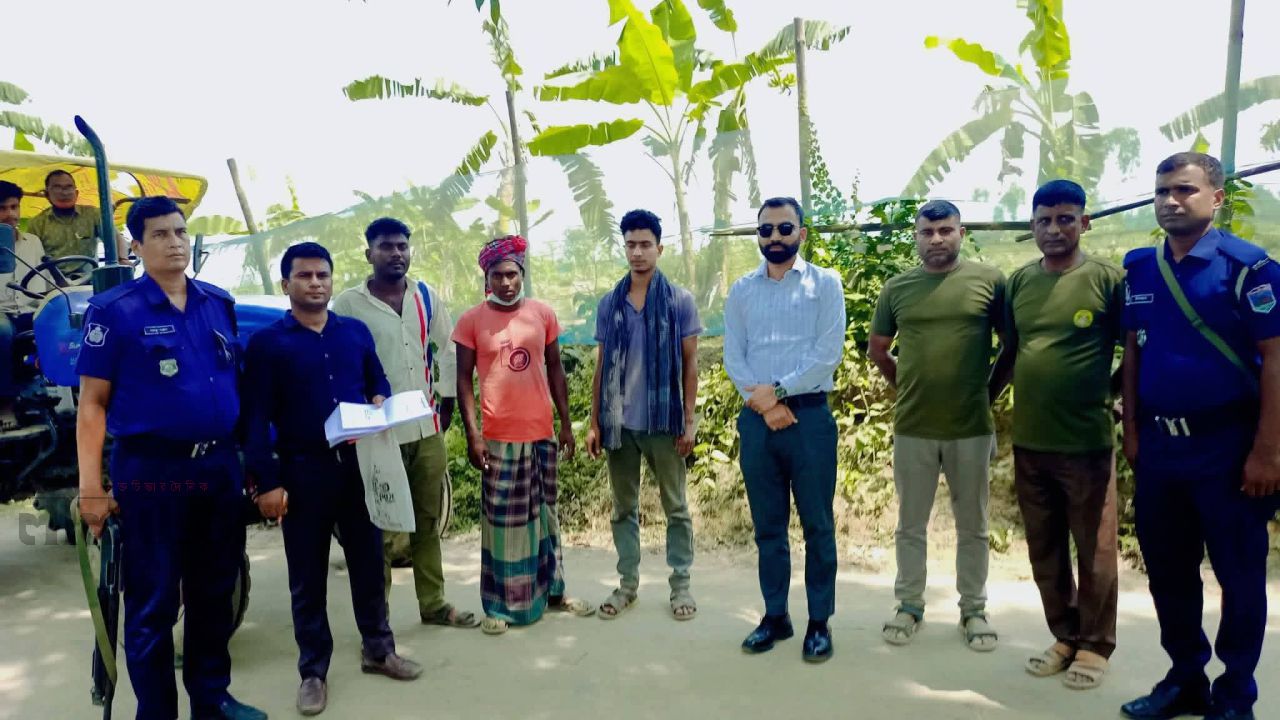 তাড়াশে কৃষি জমির মাটি বিক্রি,৪টি ড্রাম ট্রাক জব্দ, চালকদের কারাদণ্ড 