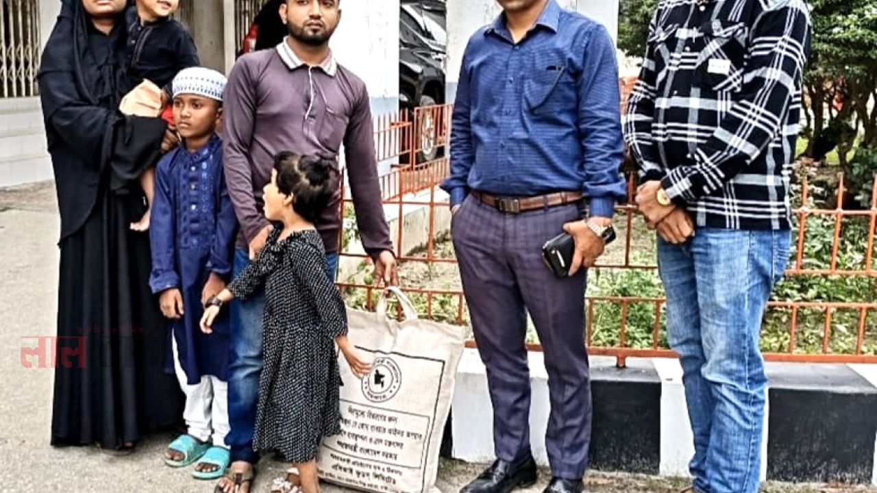 টাঙ্গাইলের ধনবাড়ীতে  ইসলাম  ধর্ম গ্রহণ করায় গৃহহীন ৫ সদস্যের এক পরিবার!