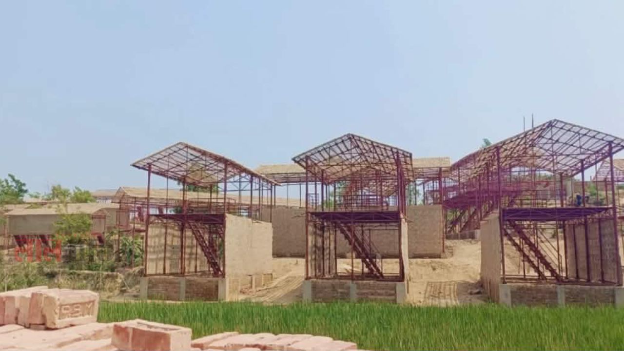 পাহাড় কেটে রোহিঙ্গা ক্যাম্পে ‘স্থায়ী’ ঘর নির্মাণ, বাড়ছে উত্তেজনা