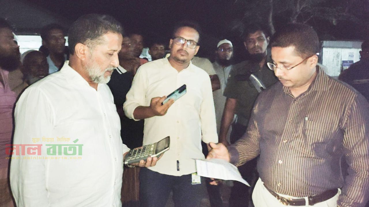 উল্লাপাড়ায় ভ্রাম্যমান আদালতে ব্যবসায়ীকে ১৫ হাজার টাকা জরিমানা 