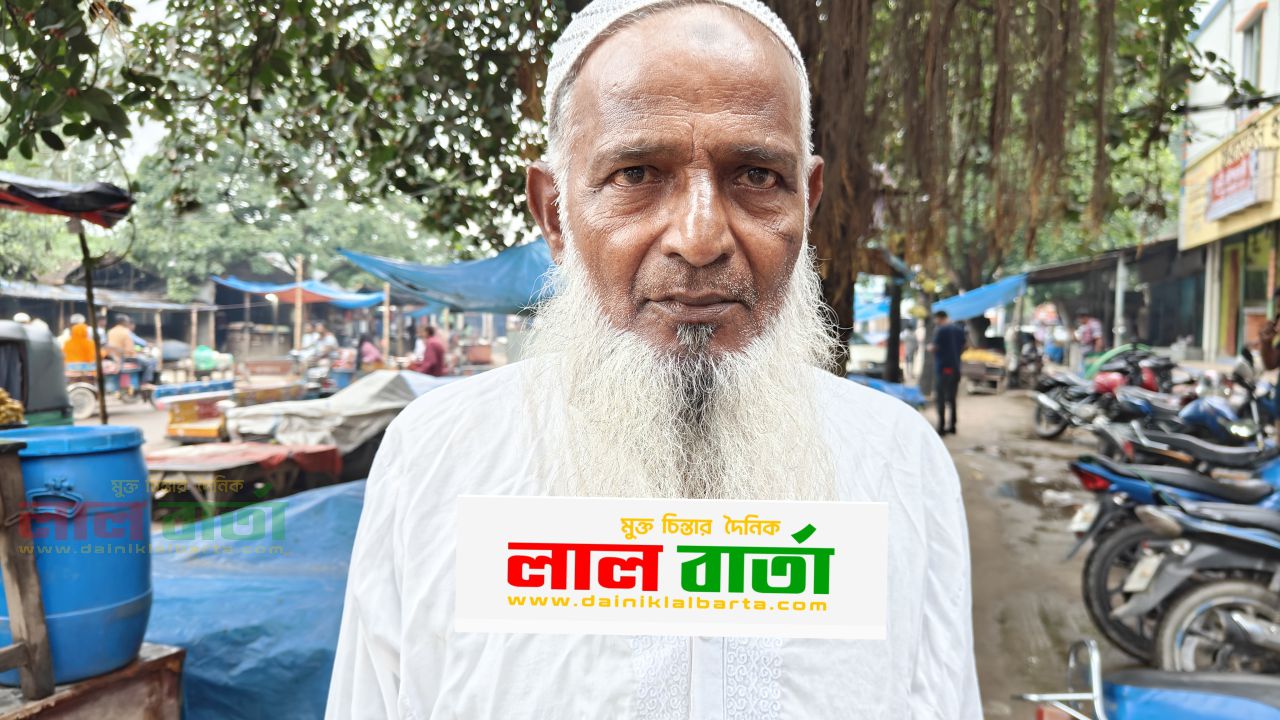পেশায় ট্রাক চালক, নেশায় সবুজায়ন: এক অনন্য গুণীজন রায়গঞ্জের হাজী নেকবর আলী