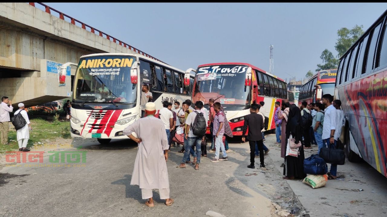 ছুটি শেষে ঢাকামুখী কর্মজীবীরা, সিরাজগঞ্জে বাড়তি ভাড়ার ক্ষোভ 