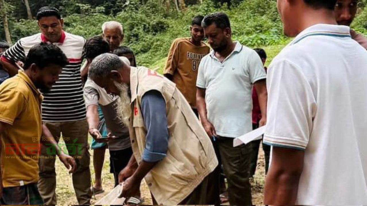 বন বিভাগের হস্তক্ষেপে রক্ষা পেল অজগর