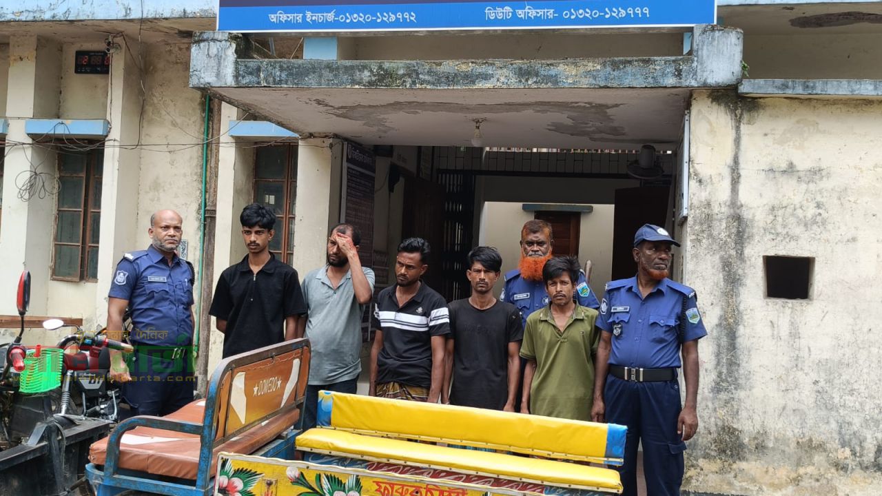 রায়গঞ্জে ক্লু-লেস ছিনতাই মামলার রহস্য উদঘাটন: অটোরিকশাসহ গ্রেফতার ৪