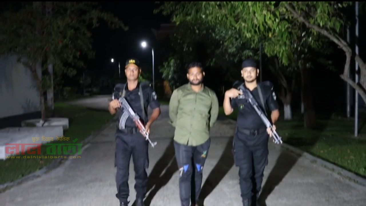 স্ত্রীকে পেট্রোল দিয়ে পুড়িয়ে হত্যা: প্রধান আসামি জনি গাজী গ্রেফতার ।