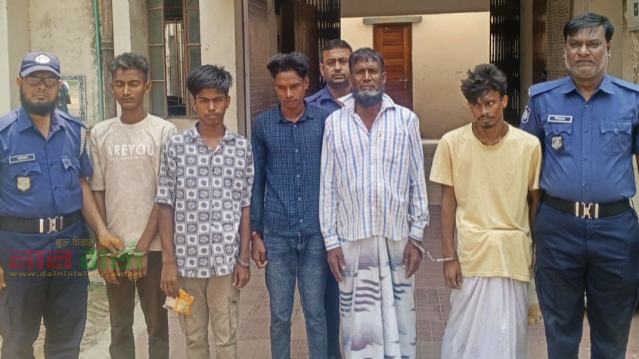 রায়গঞ্জে ওয়ারেন্টভুক্ত আসামিসহ ৫ জন গ্রেপ্তার, আদালতে প্রেরণ