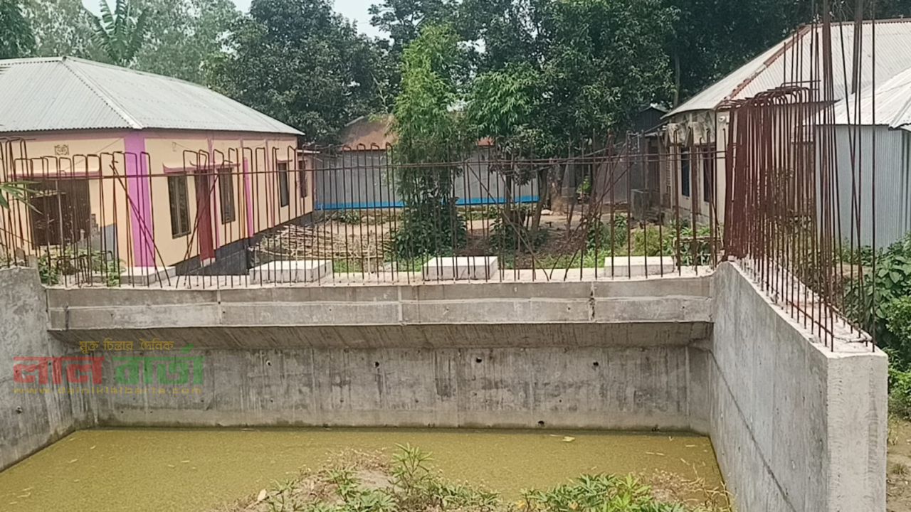 একটি বাড়িতেই আটকে আছে আড়াই লাখ মানুষের স্বপ্নের সেতু !