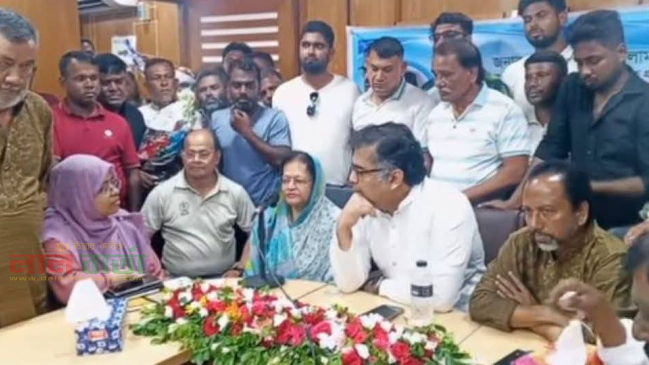 সিরাজগঞ্জ জেলা পরিষদের নবনিযুক্ত প্রশাসকের দায়িত্ব গ্রহণ 