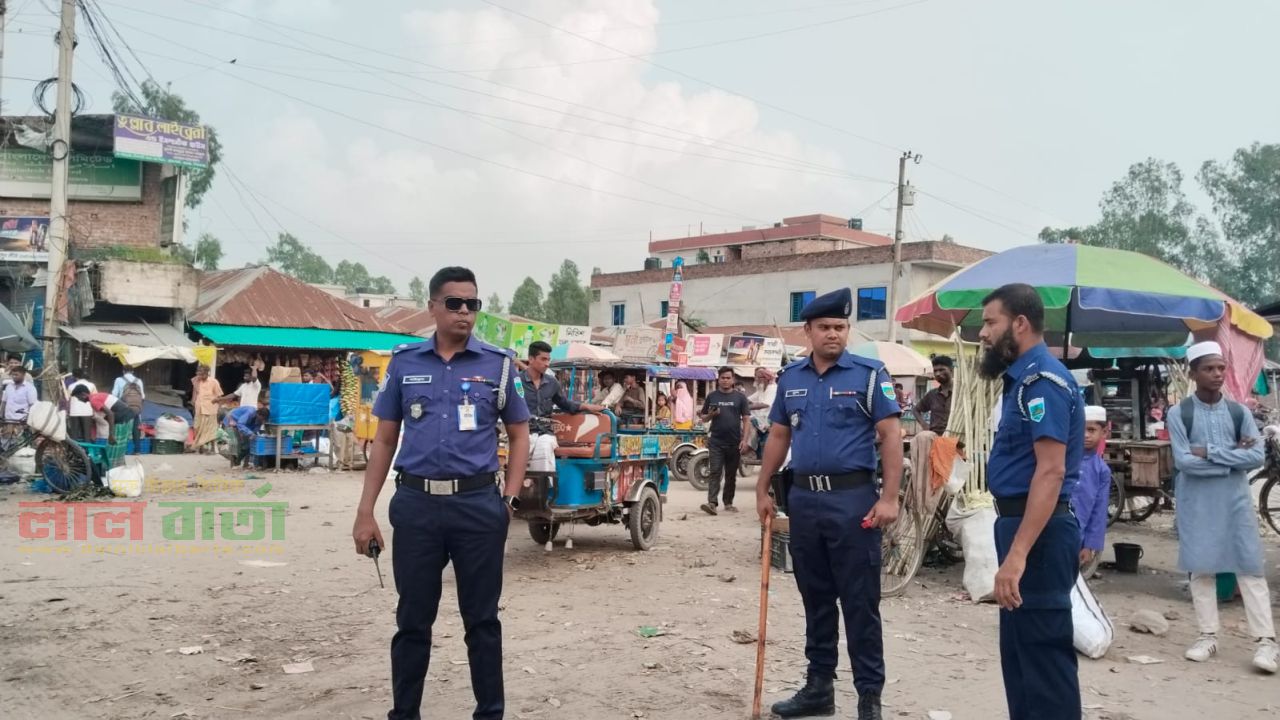 অতিরিক্ত পুলিশ সুপারের নেতৃত্বে ঝটিকা অভিযান, ভুইয়াগাঁতীতে উচ্ছেদ অবৈধ দোকান