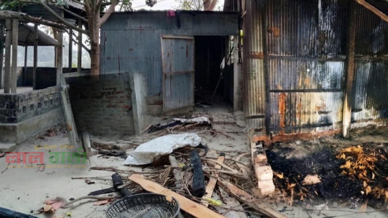 তাড়াশে অগ্নিসংযোগ ও অর্ধকোটি টাকার মাছ লুটের অভিযোগ; উল্টো মানববন্ধনের নামে বিভ্রান্তির চেষ্টা