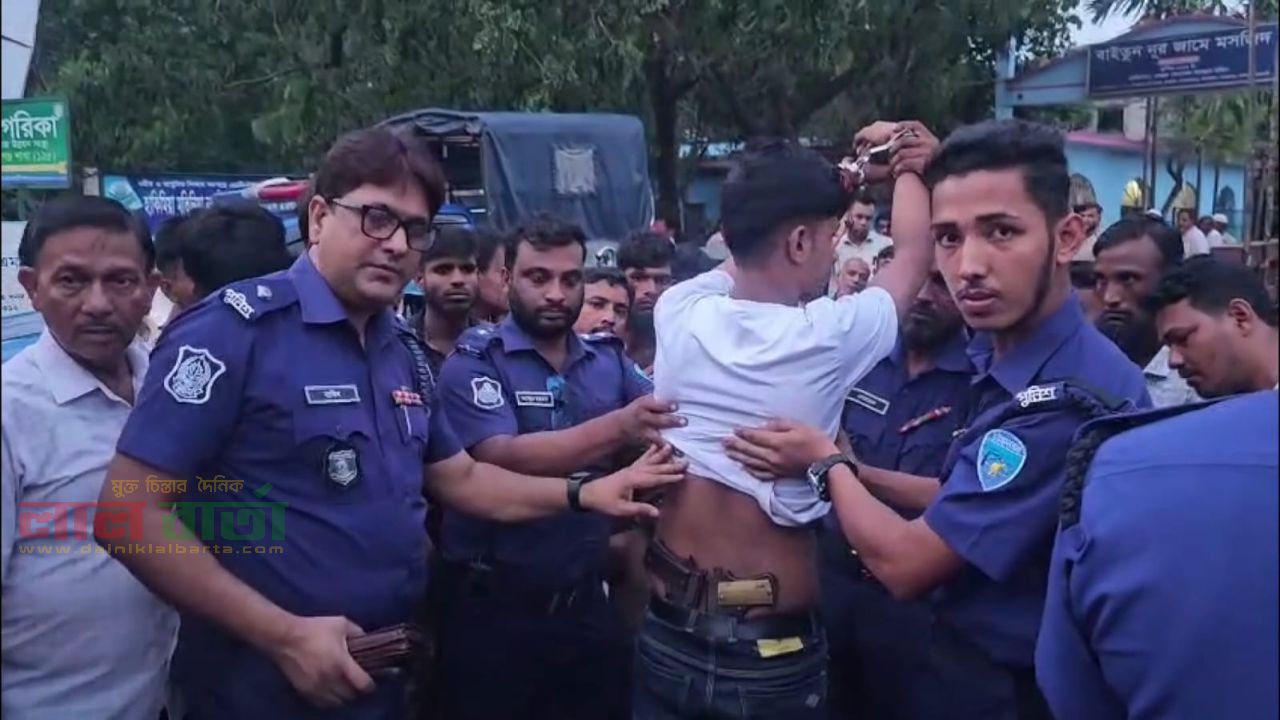 নোয়াখালীতে অস্ত্রধারী যুবক: দায় নিতে রাজি নয় জামায়াত-বিএনপি