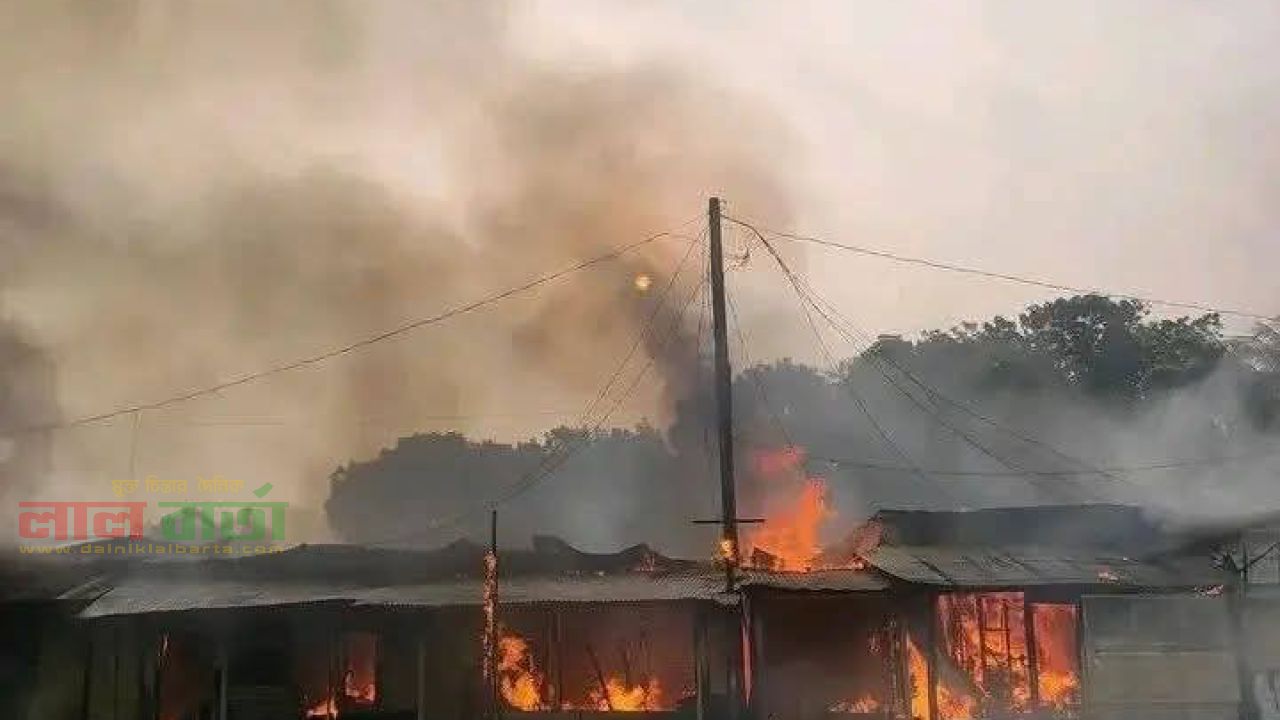 কামারখন্দের ভয়াবহ অগ্নিকান্ডে ৭টি দোকান পুড়ে ছাই!