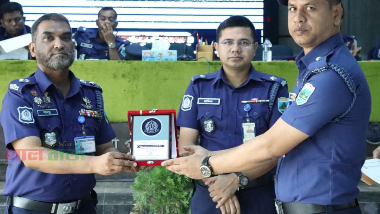 সর্বোচ্চ মাদক উদ্ধারে শ্রেষ্ঠত্বের পুরস্কার পেলেন সলঙ্গা থানা
