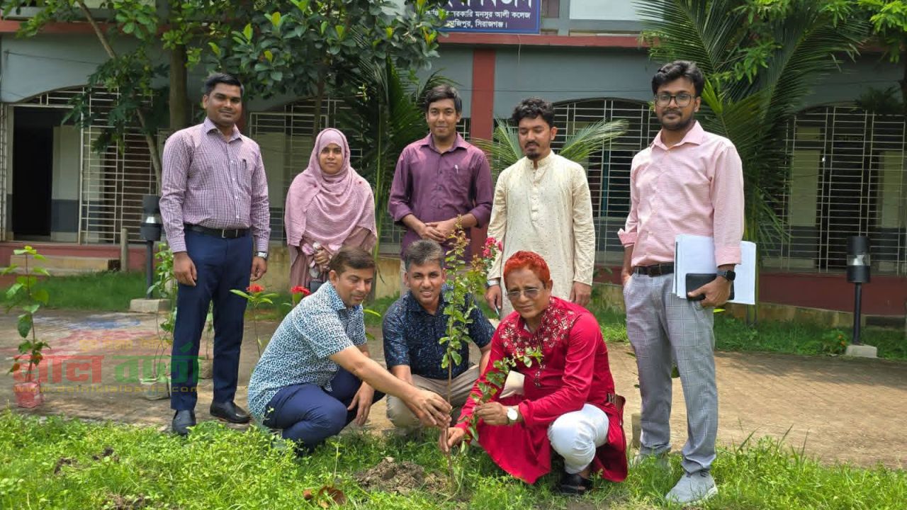 কাজিপুর সরকারি মনসুর আলী কলেজে বৃক্ষরোপণ কর্মসূচি 