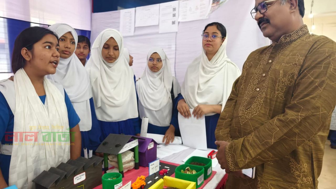 সিংড়ায় স্টার্টআপ বিজ্ঞান প্রকল্প ও উদ্ভাবনী ধারণা প্রদর্শন