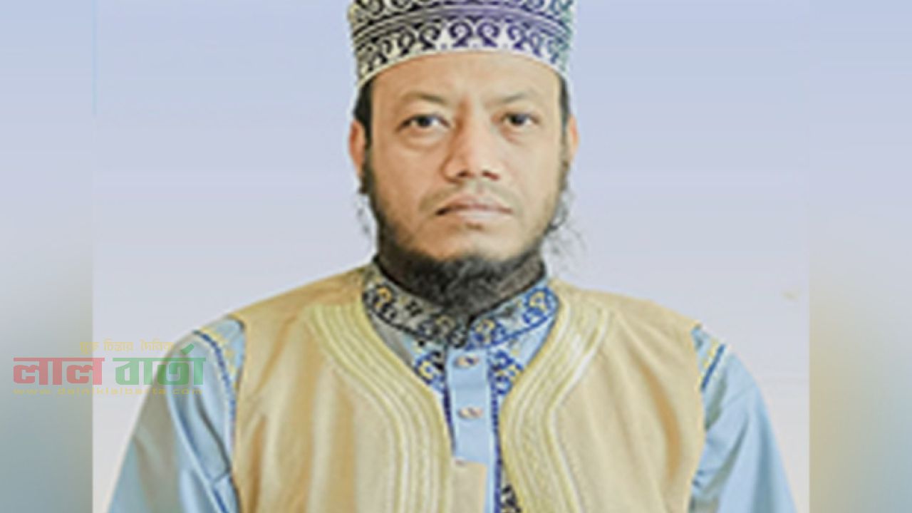 সিরাজগঞ্জ আদালতে হাজিরা দিতে আসছেন মুফতি আমির হামজা  