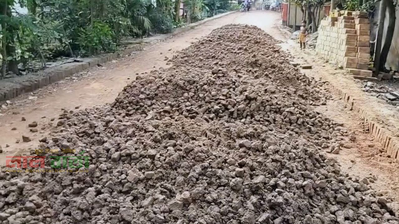 গুরুদাসপুরে ১২ কোটি টাকার প্রকল্প: নিম্নমানের উপকরণে কাজ বন্ধের নির্দেশ পৌর কর্তৃপক্ষের !