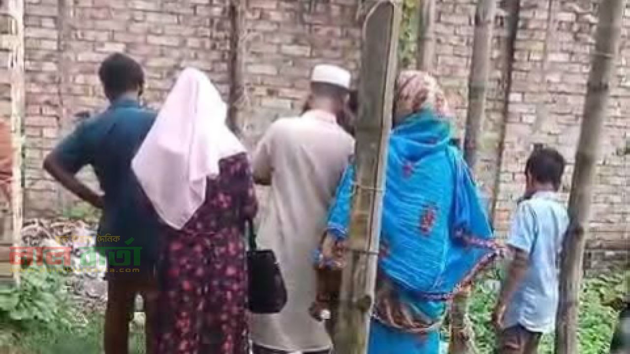 ফরিদপুরে ময়লার ভাগাড়ে নবজাতকের মরদেহ: কুকুরের কবল থেকে উদ্ধার করল পুলিশ