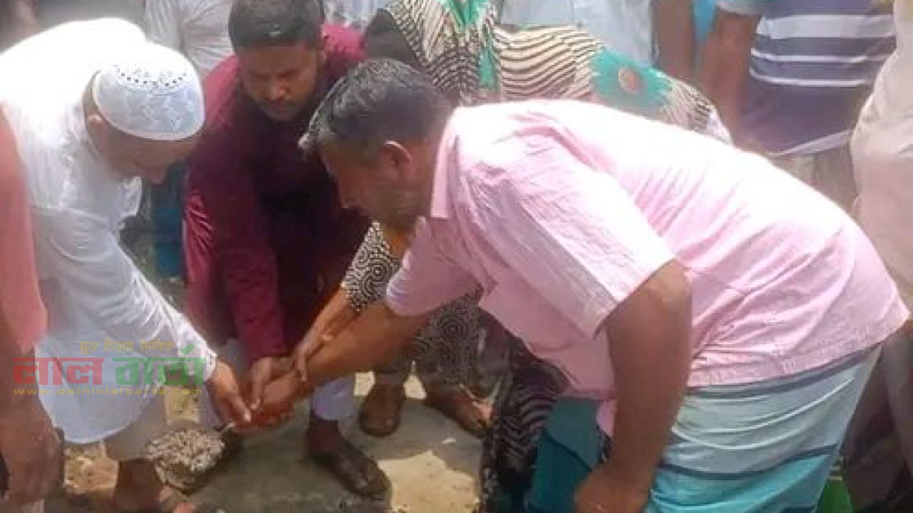 সিংড়ায় মাছ চাষীদের মাঝে এয়ারেটর মেশিন বিতরণ 