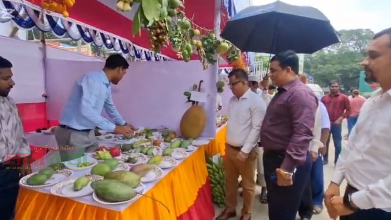 ফরিদপুরে শুরু হয়েছে তিনদিন ব্যাপী ফল মেলা 
