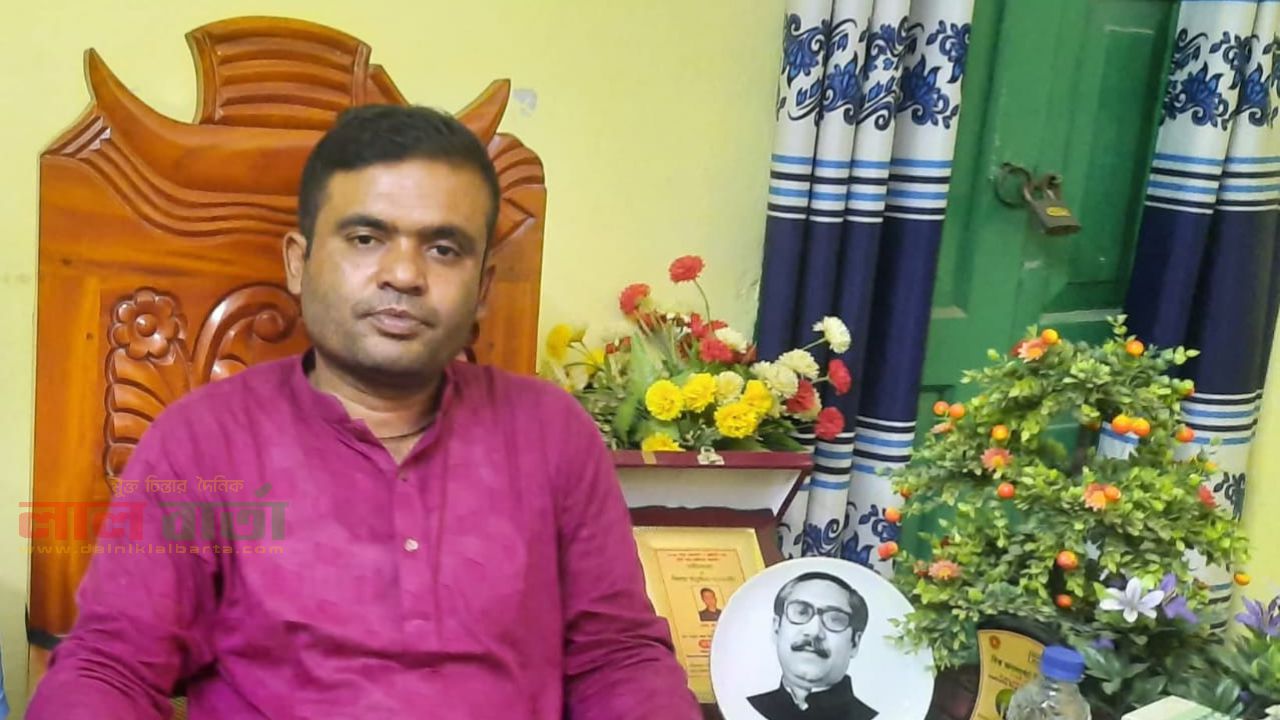 সাবেক এমপির গাড়িতে হামলা: সাবেক চেয়ারম্যান গ্রেফতার