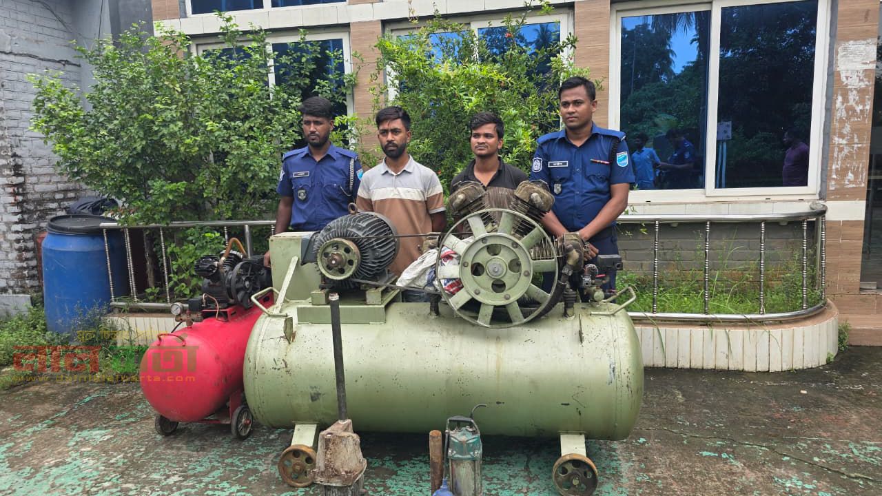রূপগঞ্জে কারখানায় ডাকাতি:  মালামাল উদ্ধারসহ আটক ২