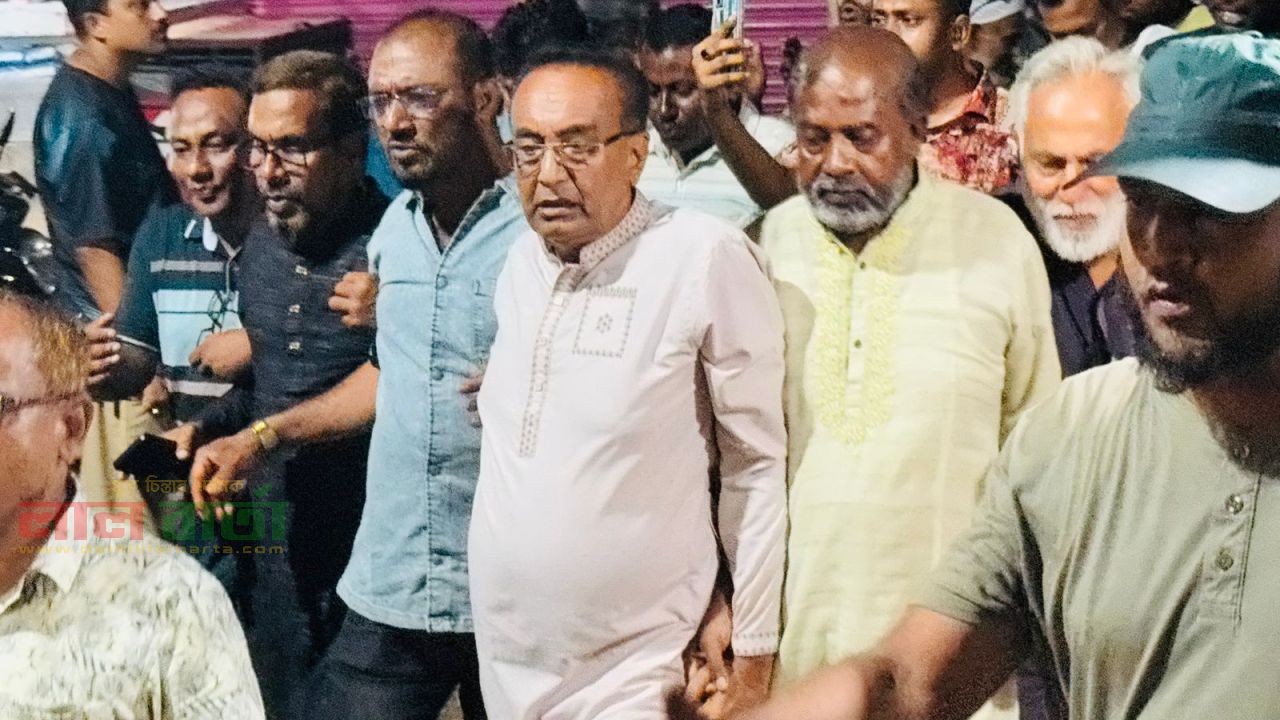 তাড়াশে বিএনপির বিশাল মিছিল ও প্রতিবাদী অবস্থান
