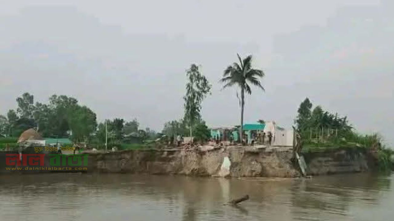 সিরাজগঞ্জের চৌহালীতে নদী ভাঙ্গন দেখা দিয়েছে 