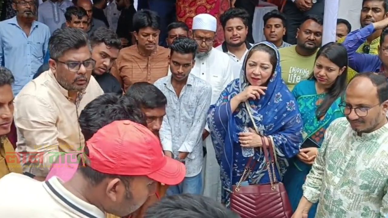 ফরিদপুরে গবাদি পশু ও সনদ বিতরণ
