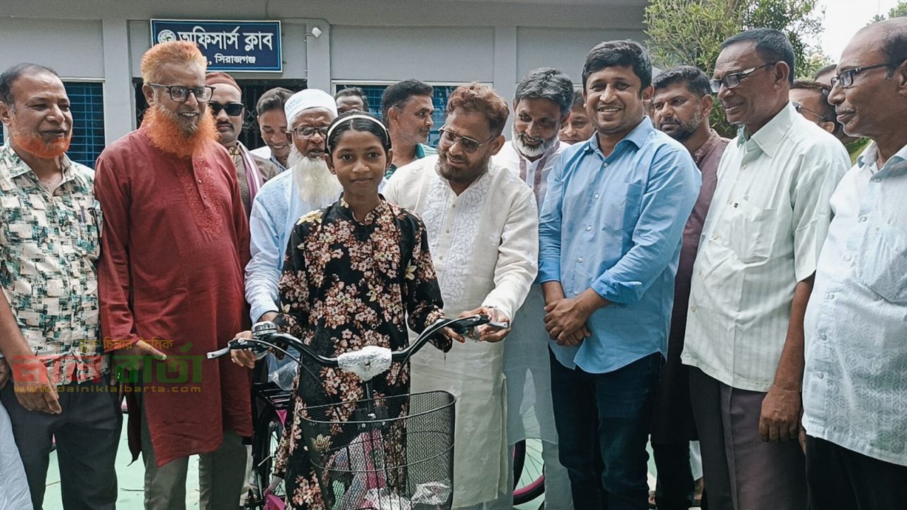 শিক্ষার পথে গতি: রায়গঞ্জে ক্ষুদ্র নৃ-গোষ্ঠীর ৪১ শিক্ষার্থী পেল বাইসাইকেল