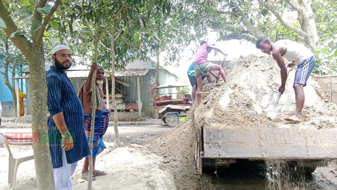 জনদুর্ভোগ লাঘবে কাজ করছেন এস এম সালাউদ্দিন হাসিনুর: সংস্কার করলেন নওদাশালুয়া পূর্বপাড়ার রাস্তা