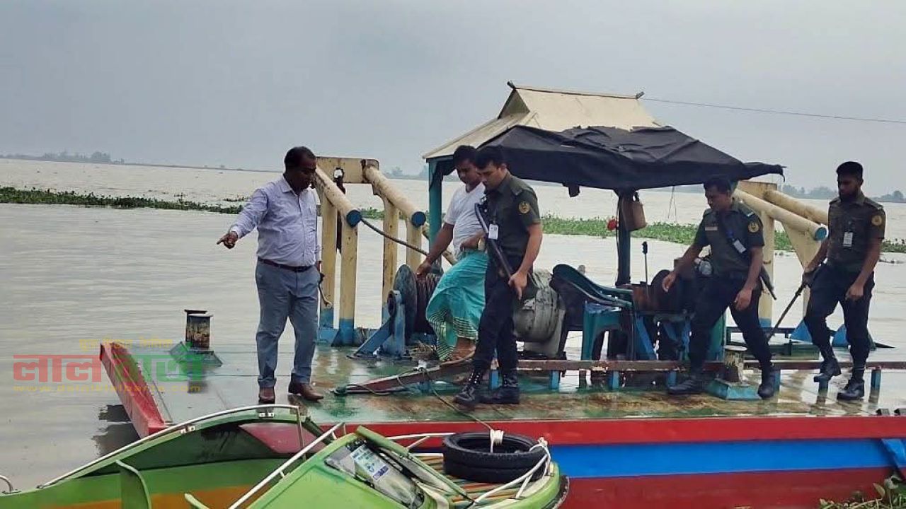 কাজিপুরে যমুনা নদী থেকে অবৈধ বালু উত্তোলনের দায়ে ২ ব্যবসায়ীকে জরিমানা 