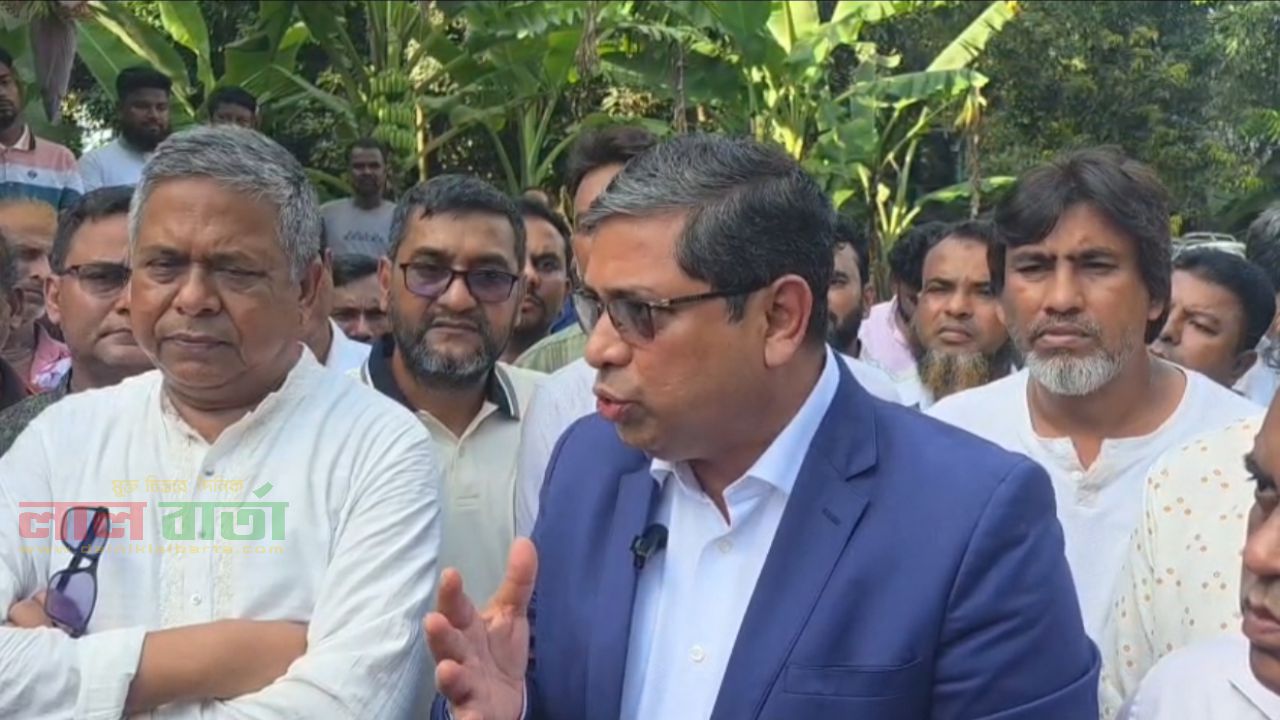 ৯কোটি টাকা ব্যায়ে নির্মিত রাস্তা ধ্বস:  পরিদর্শনে প্রতিমন্ত্রী মীর শাহে আলম