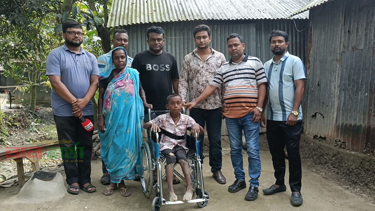 সংবাদ প্রকাশের পরই মিলল হুইলচেয়ার, অসহায় কর্ণের মুখে হাসি
