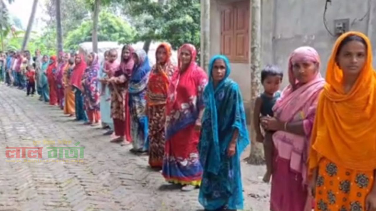 ফরিদপুরে হামলা ও লুটপাটের প্রতিবাদে মানববন্ধন ও বিক্ষোভ 