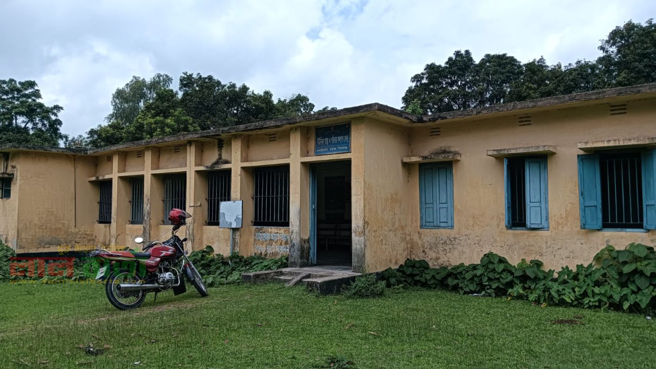৮ পদের বিপরীতে কর্মরত মাত্র ২ জন: চান্দাইকোনা স্বাস্থ্যকেন্দ্রে চিকিৎসাসেবা ভেঙে পড়েছে