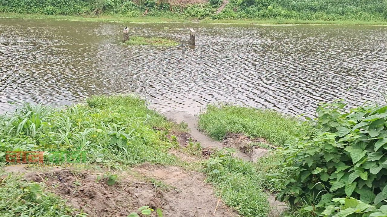 একটি ব্রিজের অপেক্ষায় ঝাঐল এলাকাবাসী: ইছামতী খাল পারাপারে চরম ভোগান্তি