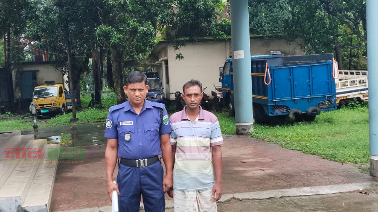 তাড়াশে অনলাইন জুয়াড়ি আটক: গণপিটুনি দিয়ে পুলিশের সোপর্দ এলাকাবাসী