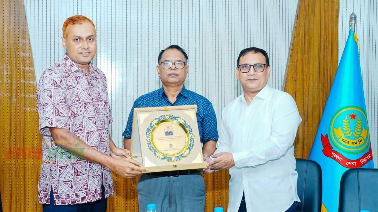 রাজশাহী রেঞ্জের ডিআইজি'র বদলিজনিত বিদায় উপলক্ষে সংবর্ধনা অনুষ্ঠিত
