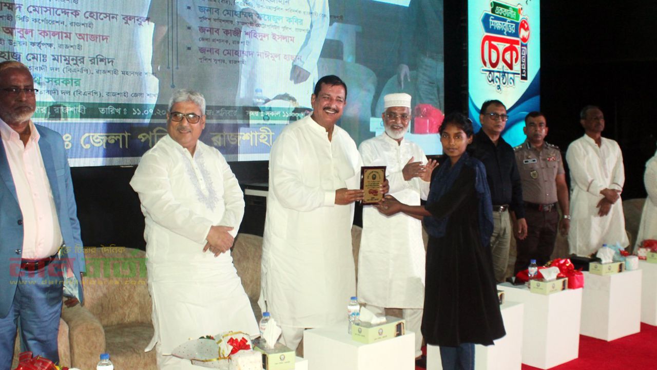 মেধাবী শিক্ষার্থীদের পাশে সরকার সবসময় থাকবে” — ভূমিমন্ত্রী মিজানুর রহমান মিনু