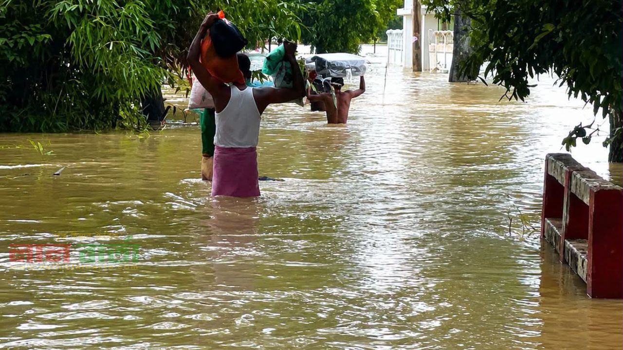 মৌলভীবাজারে ৪০ হাজার মানুষ পানিবন্দি, সংকট চরমে