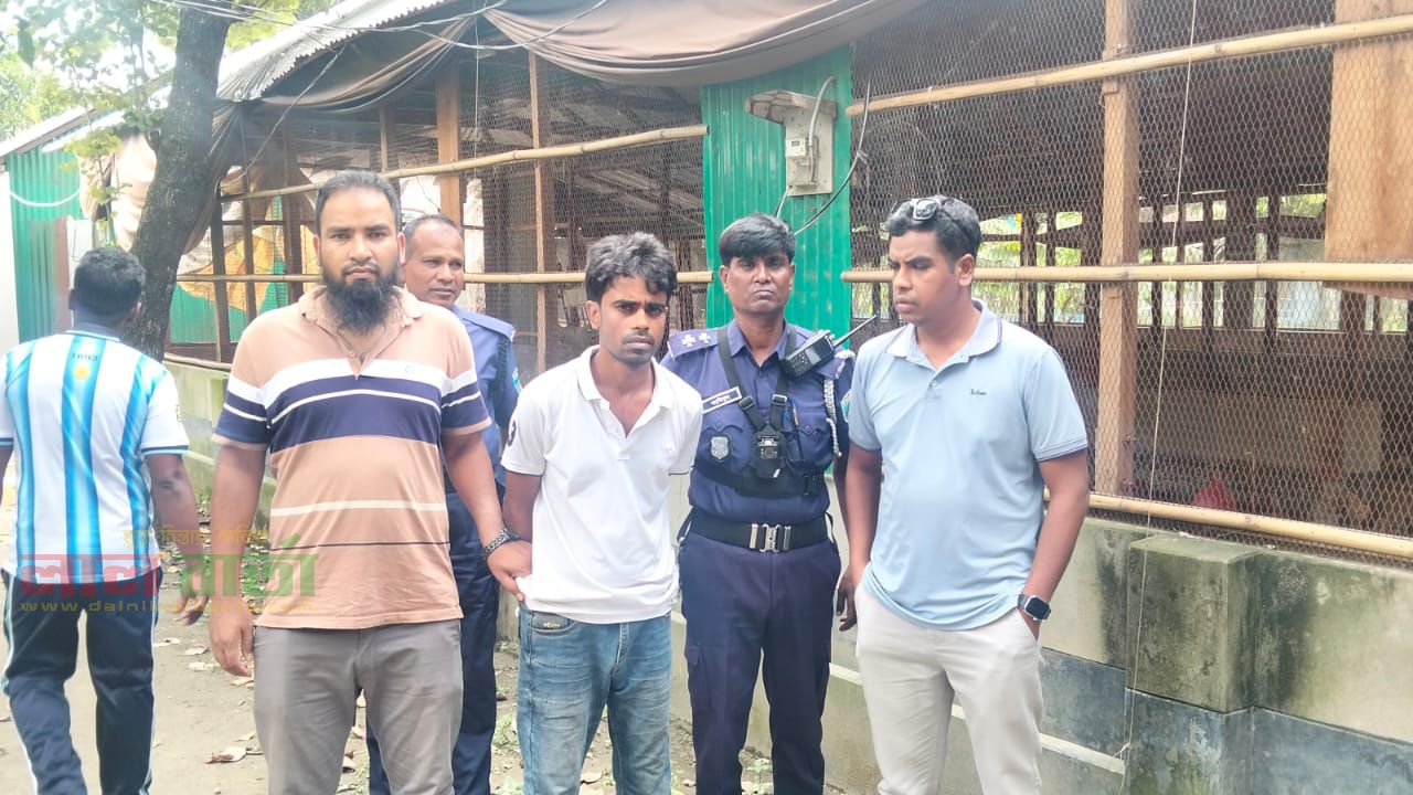 হাটিকমরুল থেকে ১৬ মামলার পলাতক আসামি ও মাদক কারবারি রুবেল গ্রেফতার