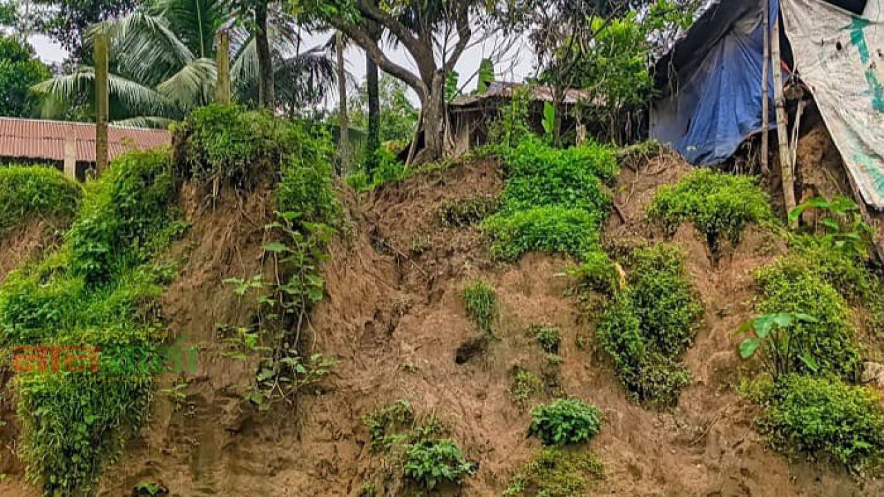 ৫০ হাজার মানুষ মৌলভীবাজারে টিলা ধসের ঝুঁকিতে 