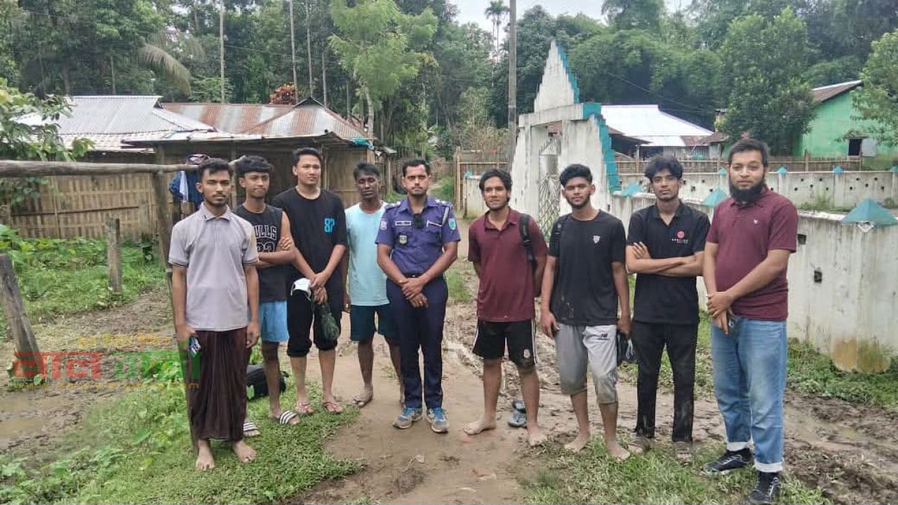 ৯৯৯-এ ফোনে ১০ পর্যটক ঢাকা ইন্টারন্যাশনাল ইউনিভার্সিটির শিক্ষার্থী উদ্ধার 