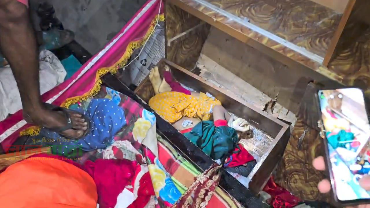 সাতক্ষীরায় কানের দুলের লোভে শিশুকে হত্যার অভিযোগ, গণপিটুনিতে নিহত সন্দেহভাজন নারী