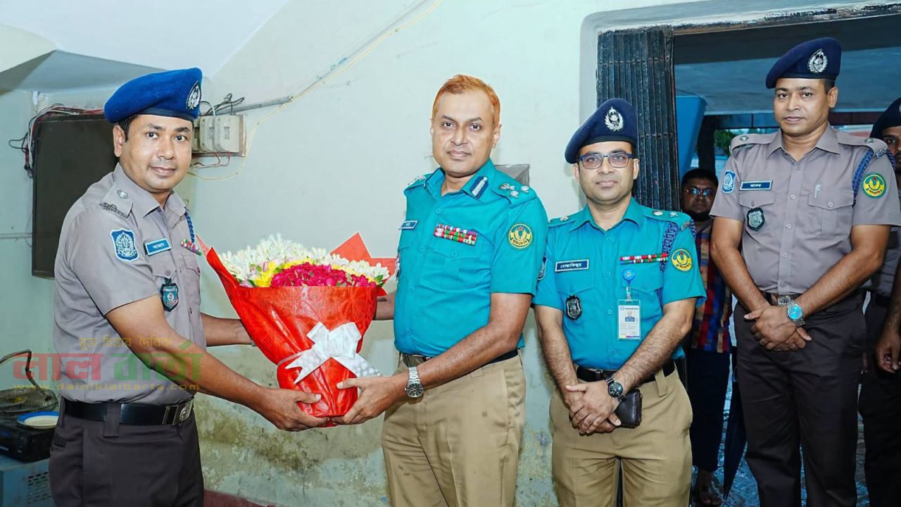 আরএমপি কমিশনার ফায়েজুল কবিরের রাজপাড়া থানা পরিদর্শন 