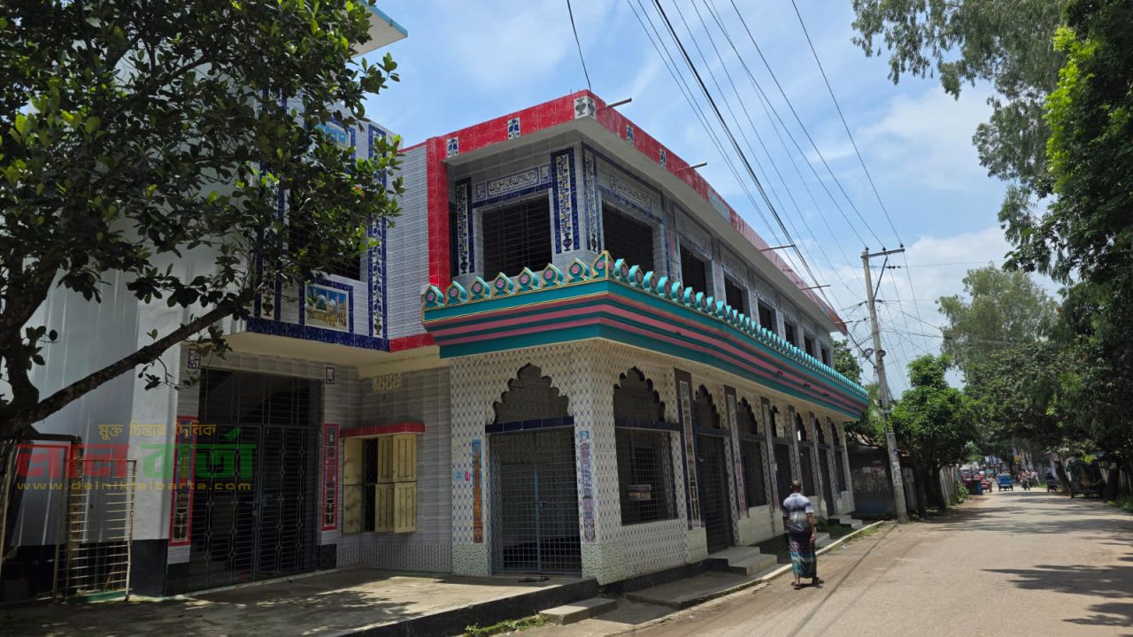 তাড়াশে শাহী জামে মসজিদের ৬টি সিলিং ফ্যান চুরি