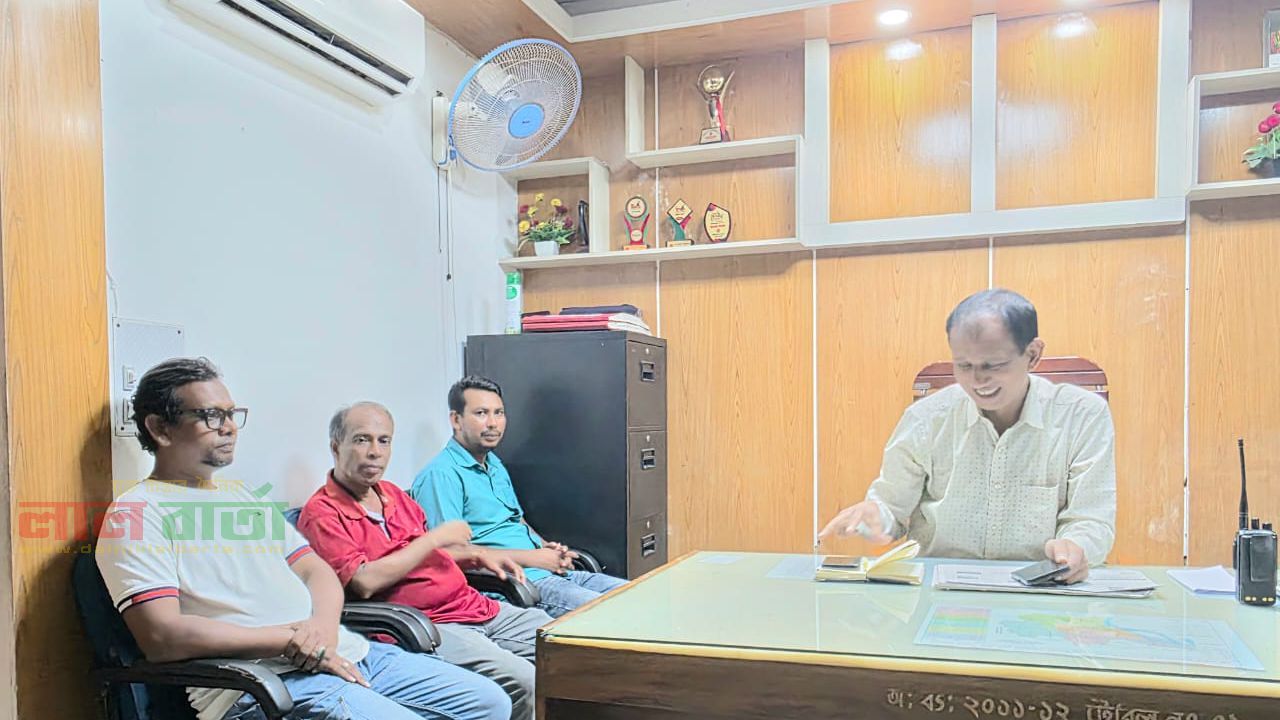 চারঘাটে নবাগত ওসির সঙ্গে সাংবাদিকদের মতবিনিময়: ‘মাদকের সঙ্গে কোনো আপস নয়’