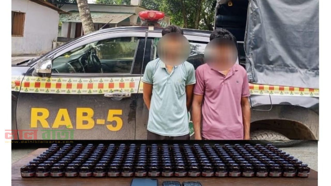 ভোলাহাটে র‍্যাবের অভিযানে ২২৮ বোতল ফেন্সিডিল উদ্ধার, আটক ৩